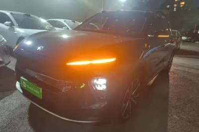 Nio ES8 · 2023 год