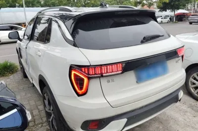 Lynk & Co 01 2017, 95100 км, за 9810 USD