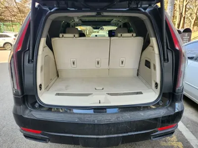 Cadillac Escalade 2023, 89000 км, за 53342.05 USD