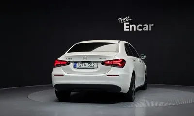 Mercedes-Benz A-Class 2020, 73993 км, за 12877.77 USD