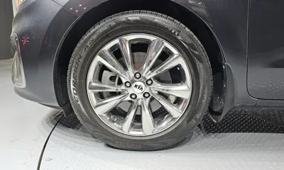 Kia Canival 2019, 93193 км, за 12162.89 USD