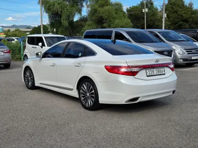 Hyundai Grandeur 2014, 152000 км, за 3966.88 USD