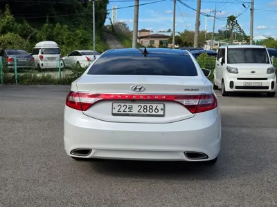 Hyundai Grandeur 2014, 152000 км, за 3966.88 USD