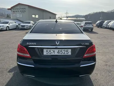 Hyundai Equus 2012, 163000 км, за 3479.06 USD