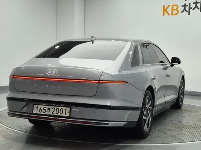 Hyundai Grandeur 2023, 239871 км, за 10162.87 USD