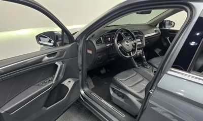 Volkswagen Tiguan 2020, 27551 км, за 21662.78 USD - фото 11
