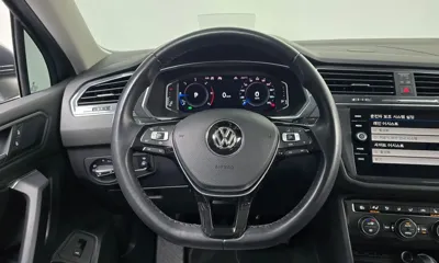 Volkswagen Tiguan 2020, 27551 км, за 21662.78 USD - фото 13