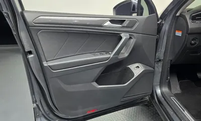 Volkswagen Tiguan 2020, 27551 км, за 21662.78 USD - фото 24