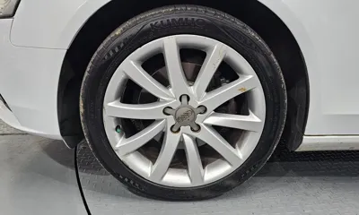 Audi A4 2016, 113568 км, за 5842.2 USD