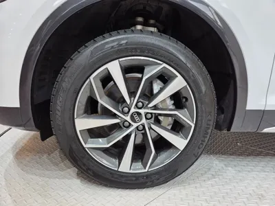Audi Q5 2023, 26026 км, за 25237.84 USD
