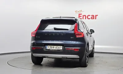 Volvo XC40 2021, 60850 км, за 19764.69 USD
