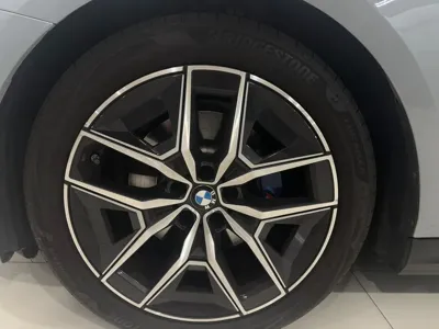 BMW 5-Series 2024, 28037 км, за 40370.22 USD