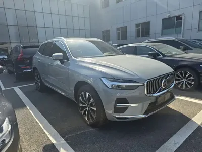 Volvo XC60 2025, 7100 км, за 28473.44 USD