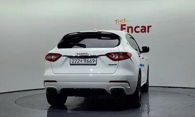 Maserati Levante 2017, 126943 км, за 16093 USD
