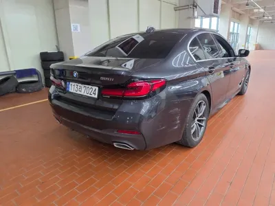 BMW 5-Series 2022, 29909 км, за 24287.78 USD