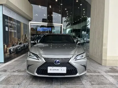 Lexus ES · 2020 год