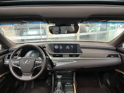 Lexus ES 2020, 101900 км, за 23366.23 USD