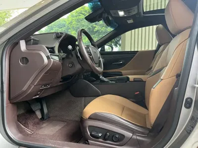 Lexus ES 2020, 101900 км, за 23366.23 USD