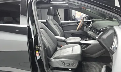 Audi Q4 e-tron 2023, 29820 км, за 24419.06 USD - фото 11