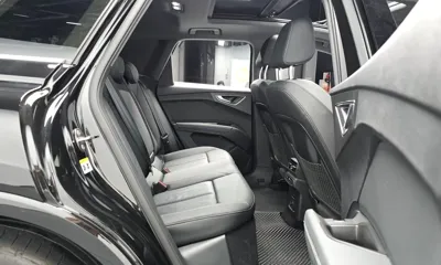 Audi Q4 e-tron 2023, 29820 км, за 24419.06 USD - фото 12