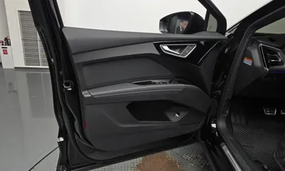 Audi Q4 e-tron 2023, 29820 км, за 24419.06 USD - фото 24