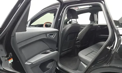 Audi Q4 e-tron 2023, 29820 км, за 24419.06 USD - фото 26