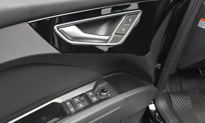 Audi Q4 e-tron 2023, 29820 км, за 24419.06 USD - фото 27
