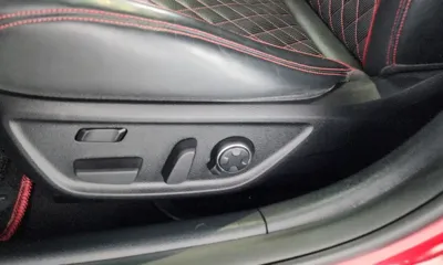 Genesis G70 2018, 69201 км, за 15276.6 USD - фото 31