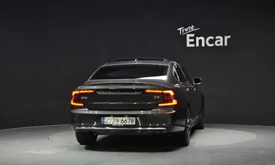 Volvo S90 2023, 32370 км, за 25996.22 USD