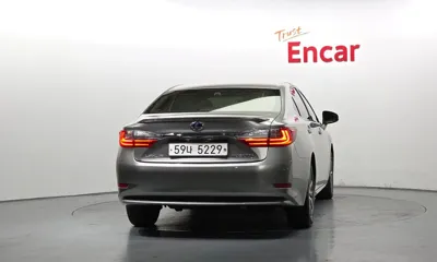 Lexus ES 2018, 101308 км, за 15823.4 USD