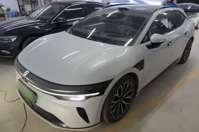Zeekr 007GT · 2025 год