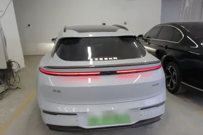 Zeekr 007GT 2025, 17200 км, за 27296 USD