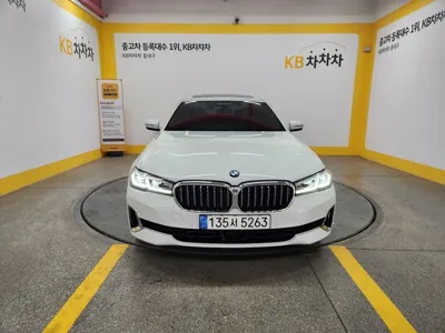 BMW 5-Series 2022, 21147 км, за 24777 USD