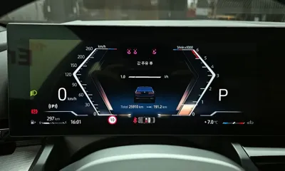 BMW 5-Series 2024, 25910 км, за 42880.73 USD - фото 8