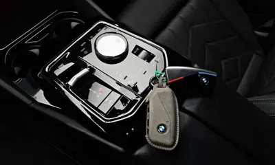 BMW 5-Series 2024, 25910 км, за 42880.73 USD - фото 9