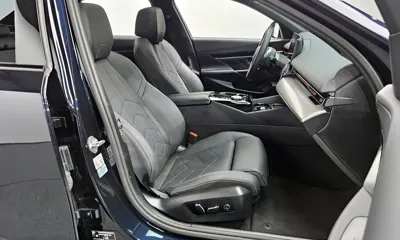 BMW 5-Series 2024, 25910 км, за 42880.73 USD - фото 10