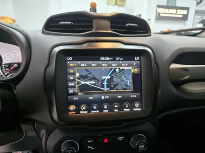 Jeep Renegade 2021, 63000 км, за 10136.81 USD - фото 15