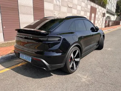Porsche Macan 2025, 6750 км, за 78771.17 USD