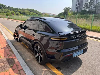 Porsche Macan 2025, 6750 км, за 78771.17 USD