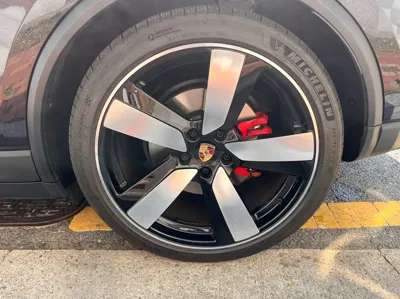 Porsche Macan 2025, 6750 км, за 78771.17 USD