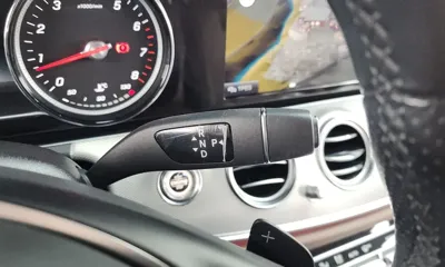 Mercedes-Benz E-Class 2017, 55932 км, за 13875.12 USD - фото 9