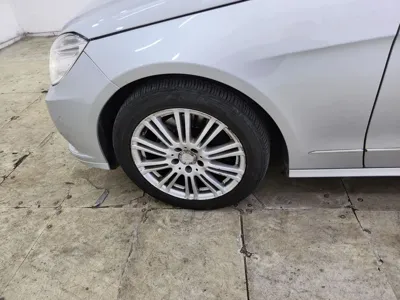 Mercedes-Benz E-Class 2010, 217000 км, за 2593.77 USD