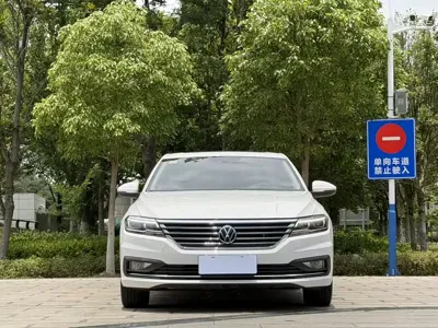 Volkswagen Lavida 2021, 52000 км, за 8811.08 USD