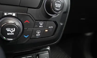 Jeep Renegade 2019, 73062 км, за 6384.37 USD - фото 30