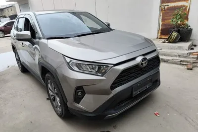 Toyota RAV4 2023, 32800 км, за 19187 USD