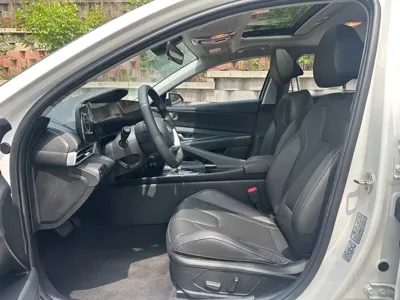 Hyundai Elantra 2023, 38000 км, за 13213.4 USD