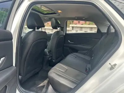 Hyundai Elantra 2023, 38000 км, за 13213.4 USD