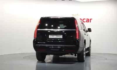 Cadillac Escalade 2018, 77022 км, за 21990.29 USD