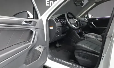 Volkswagen Tiguan 2023, 67116 км, за 21031.54 USD - фото 10