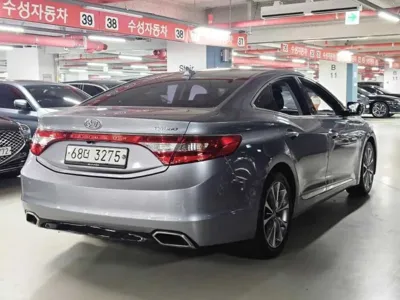 Hyundai Grandeur 2015, 114121 км, за 5534.93 USD